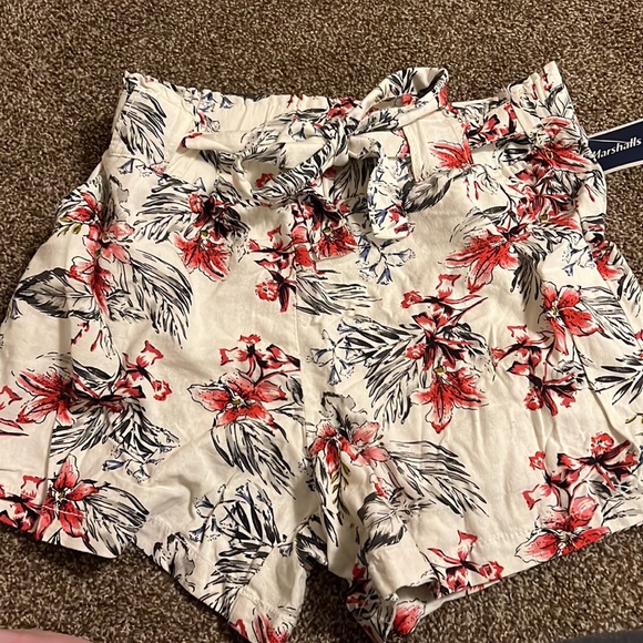 Floral print paper bag shorts - Picture 2 of 3